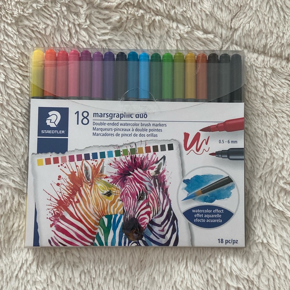 Double ended watercolour brush markers